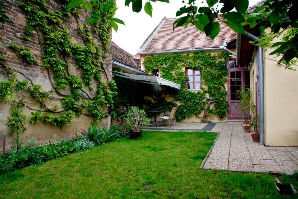 Green Tree Apartment Pecs Exterior photo